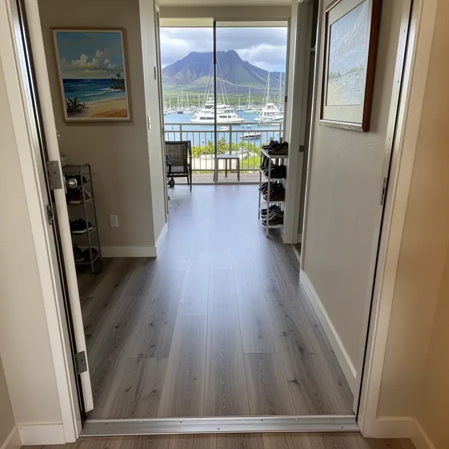 Finished laminate floor in Maalaea condo entry hall