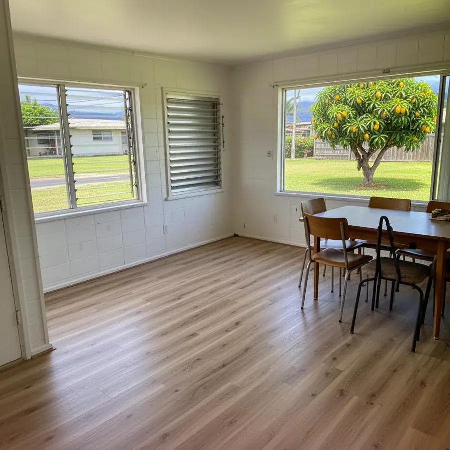 Finished vinyl plank floor in Kahului Dream City home